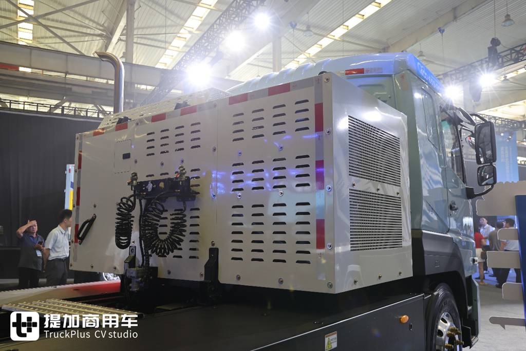 Equipped with a 400kWh Battery Pack, Yet Boasting a 1,000-Kilometer Range? Live Shot of Yutong T400RE’s All-New Extended-Range Heavy-Duty Truck