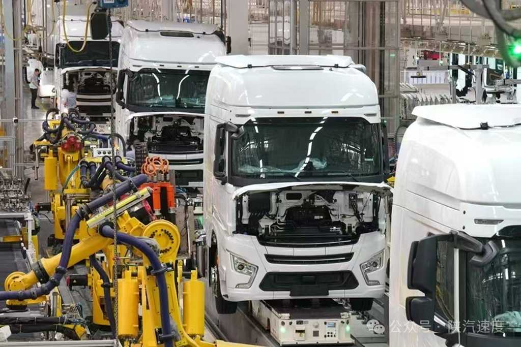 From "Steel Torrent" to "Intelligent Manufacturing Benchmark": Decoding the Solid Evolution of China's Heavy-Duty Trucks
