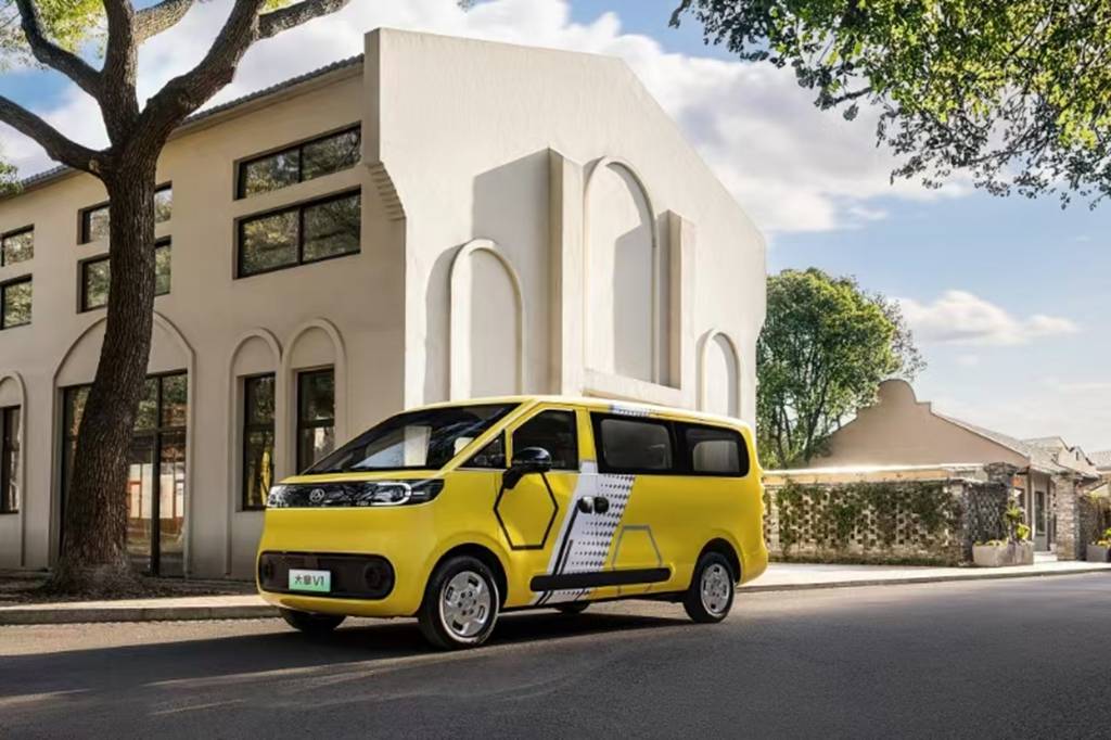 Advancing on Multiple Tracks: SAIC Maxus Achieves Hot Sales of 18,894 Units in August