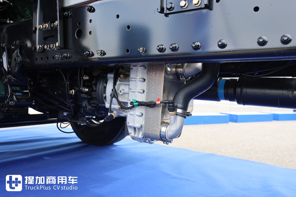 FAW Trucks’New Tractor – FAW Yingchi Officially Launched: Live Shots Reveal Its Powerful Configuration!
