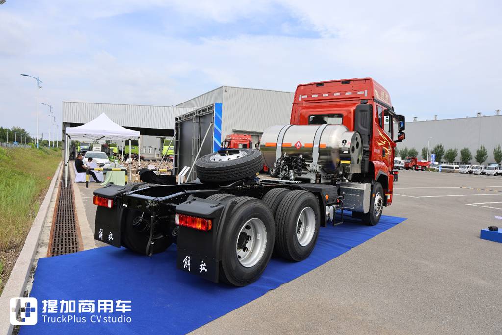 FAW Trucks’New Tractor – FAW Yingchi Officially Launched: Live Shots Reveal Its Powerful Configuration!