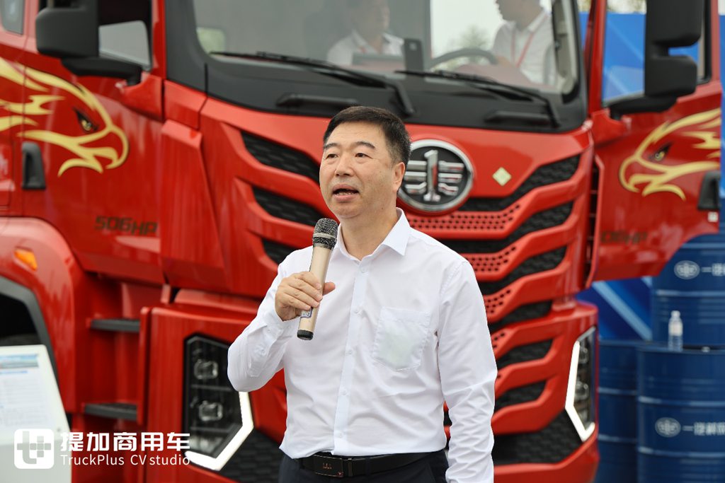 FAW Trucks’New Tractor – FAW Yingchi Officially Launched: Live Shots Reveal Its Powerful Configuration!