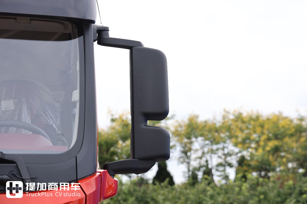 FAW Trucks’New Tractor – FAW Yingchi Officially Launched: Live Shots Reveal Its Powerful Configuration!