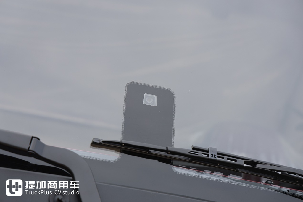 FAW Trucks’New Tractor – FAW Yingchi Officially Launched: Live Shots Reveal Its Powerful Configuration!