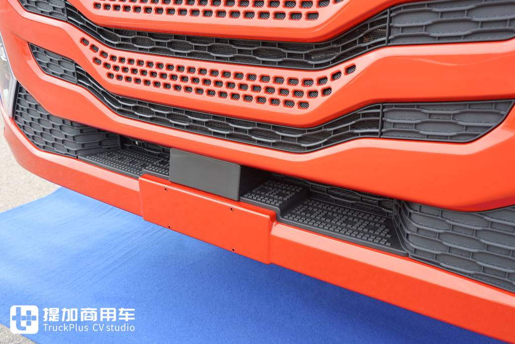 FAW Trucks’New Tractor – FAW Yingchi Officially Launched: Live Shots Reveal Its Powerful Configuration!