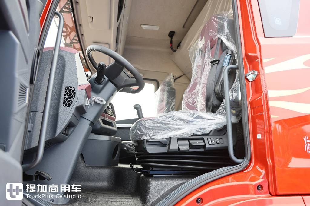 FAW Trucks’New Tractor – FAW Yingchi Officially Launched: Live Shots Reveal Its Powerful Configuration!