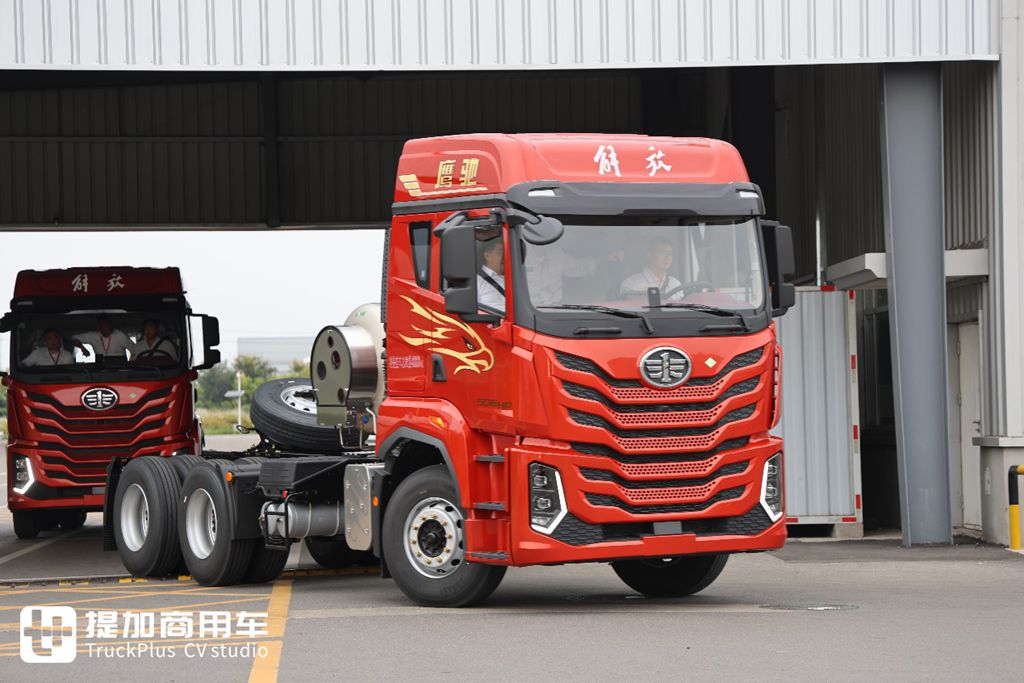 FAW Trucks’New Tractor – FAW Yingchi Officially Launched: Live Shots Reveal Its Powerful Configuration!
