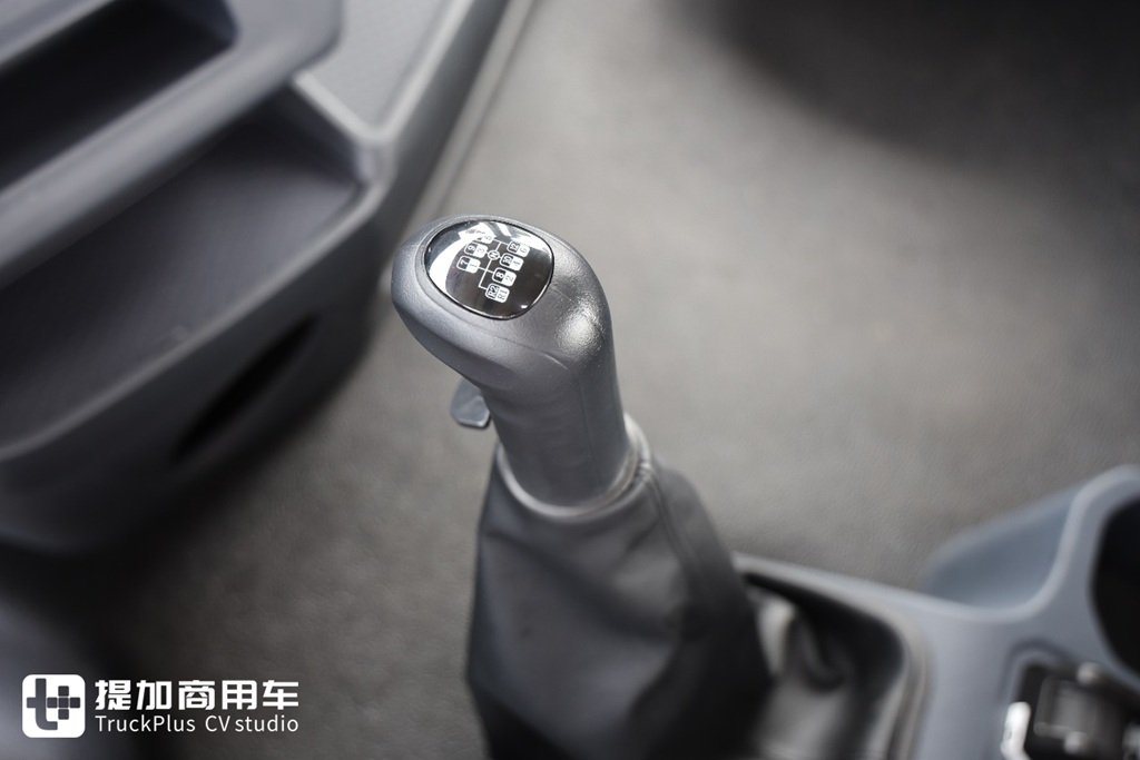 FAW Trucks’New Tractor – FAW Yingchi Officially Launched: Live Shots Reveal Its Powerful Configuration!