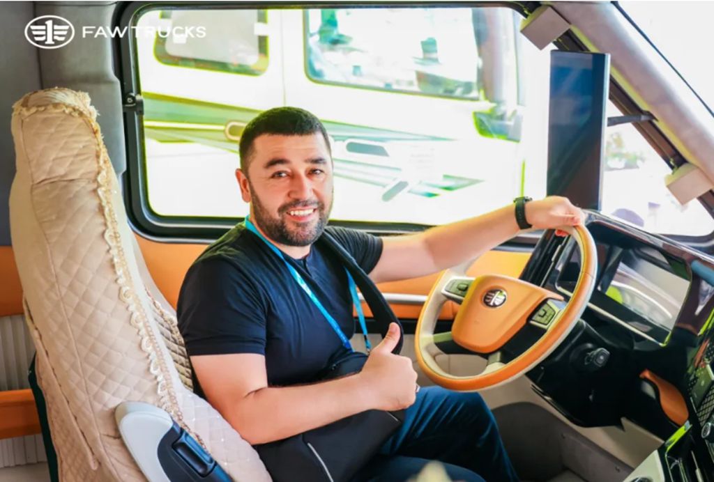 The 138th Canton Fair: FAW Trucks Demonstrates the Hard Power of Chinese Commercial Vehicles