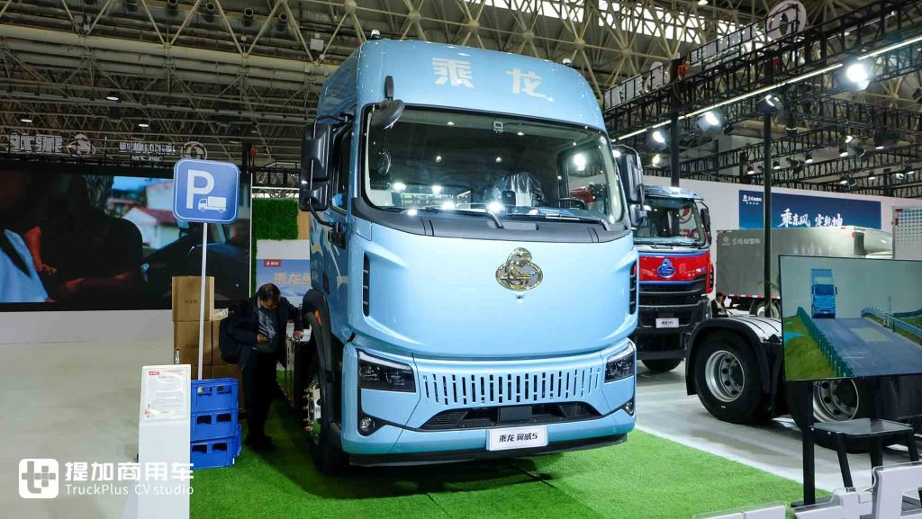 2025 CCVS | 50% New Energy! Chenglong HK, H7 Pro High-End Models Debut, A Look at Dongfeng Liuzhou Motor Chenglong’s Exhibits