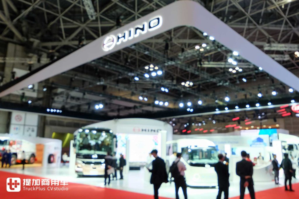 2025 Japan Mobility Show | Dakar Rally Truck & New-Generation Luxury Bus Debut, On-Site Photos of HINO’s Exhibits