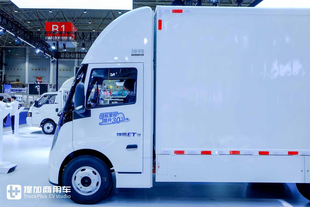 Subverting Traditional New Energy Light Trucks! What Makes JAC Trucks Kunpeng ET9 Stand Out with Its Low - Drag Wedge - Shaped Body and Spacious Cab?