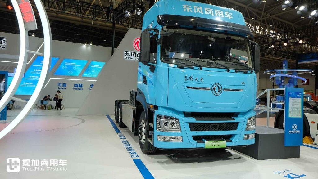 2025 CCVS | Tianlong GX Intelligent Driving Model Stands Out, Hybrid & Megawatt Ultra-Fast Charging Debut! A Look at Dongfeng Commercial Vehicles’ Exhibition Lineup