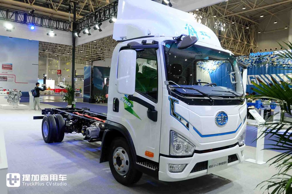 2025 CCVS | 5 New Energy Trucks Debut, Plus 30+ Cultural and Creative Products? Explore FAW trucks’ Booth