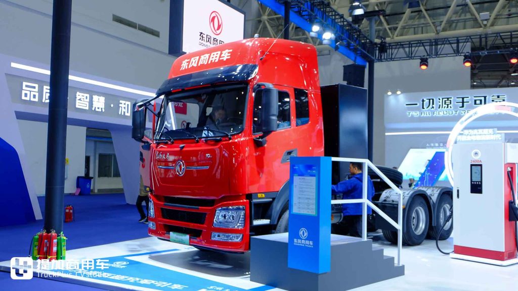 2025 CCVS | Tianlong GX Intelligent Driving Model Stands Out, Hybrid & Megawatt Ultra-Fast Charging Debut! A Look at Dongfeng Commercial Vehicles’ Exhibition Lineup