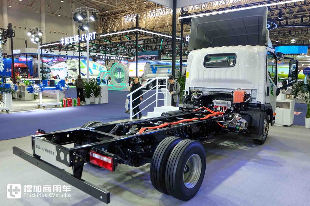 2025 CCVS | 5 New Energy Trucks Debut, Plus 30+ Cultural and Creative Products? Explore FAW trucks’ Booth