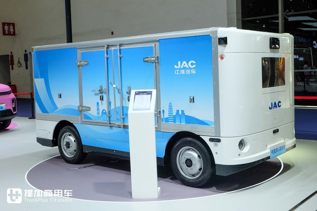2025 CCVS | Kunpeng ET9, a "New Species" of Light Truck, Makes Its Debut! Is There Much to Expect from the Combination of Pickup Trucks and Agricultural Spraying Drones? A Close Look at JAC Commercial Vehicle's Exhibits