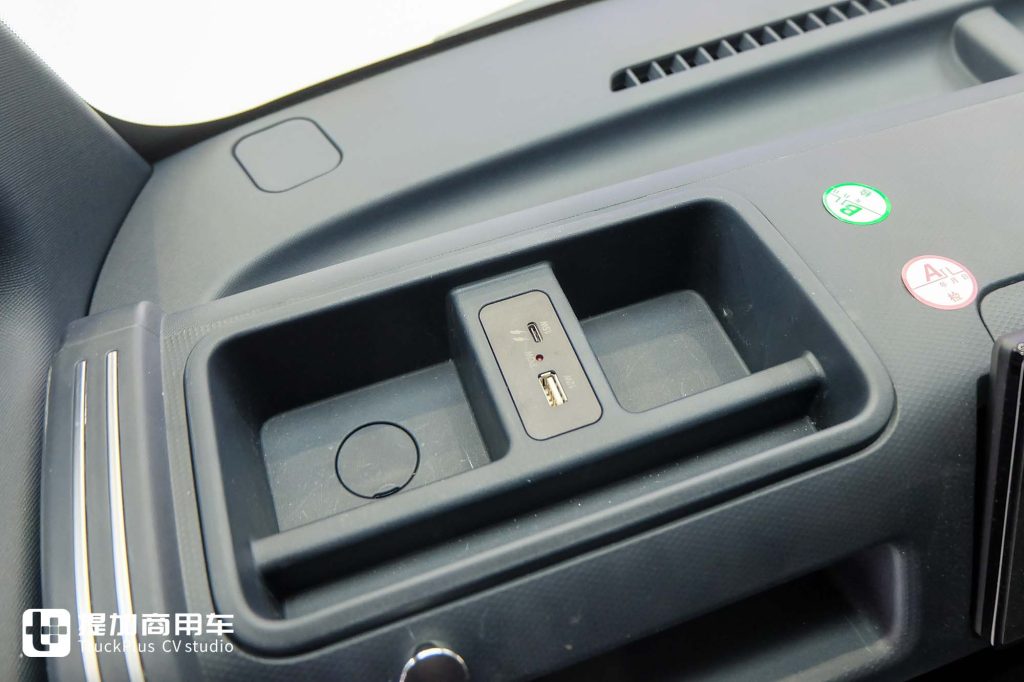 Subverting Traditional New Energy Light Trucks! What Makes JAC Trucks Kunpeng ET9 Stand Out with Its Low - Drag Wedge - Shaped Body and Spacious Cab?