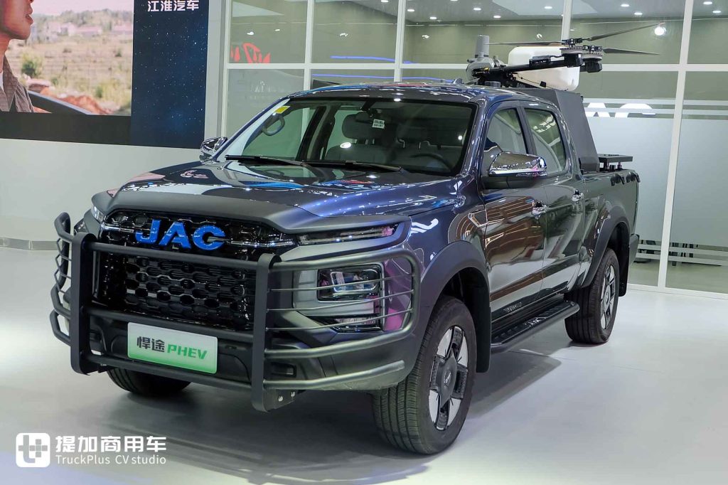 2025 CCVS | Kunpeng ET9, a "New Species" of Light Truck, Makes Its Debut! Is There Much to Expect from the Combination of Pickup Trucks and Agricultural Spraying Drones? A Close Look at JAC Commercial Vehicle's Exhibits