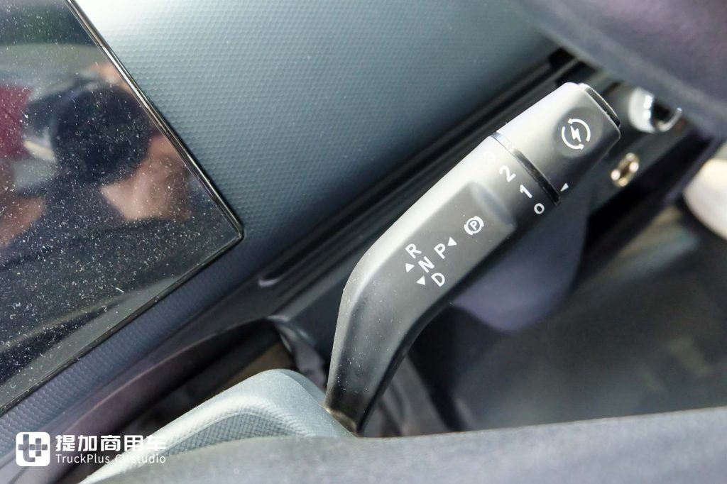 Subverting Traditional New Energy Light Trucks! What Makes JAC Trucks Kunpeng ET9 Stand Out with Its Low - Drag Wedge - Shaped Body and Spacious Cab?