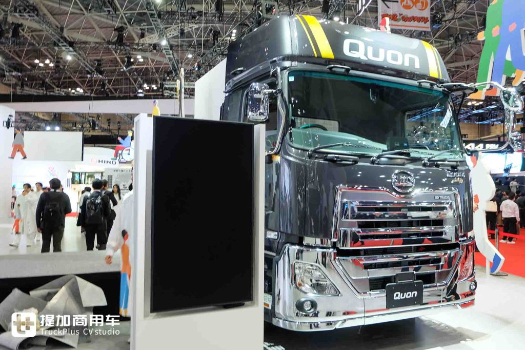 2025 Japan Mobility Show | New Giga Debuts, UD Trucks Models Stand Out, On-Site Photos of ISUZU Group’s Exhibits