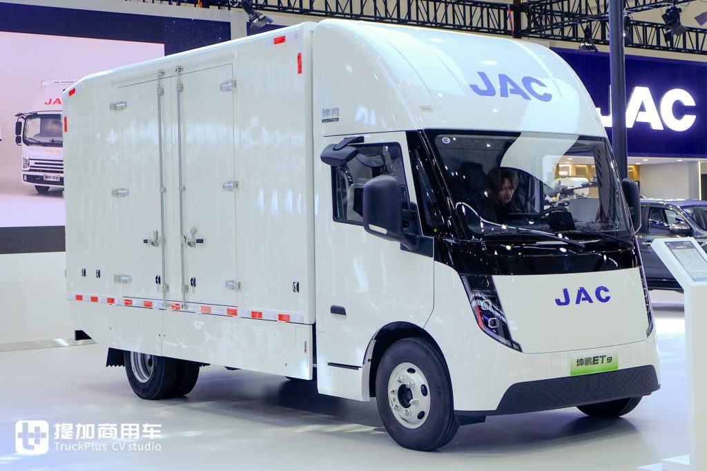 Subverting Traditional New Energy Light Trucks! What Makes JAC Trucks Kunpeng ET9 Stand Out with Its Low - Drag Wedge - Shaped Body and Spacious Cab?