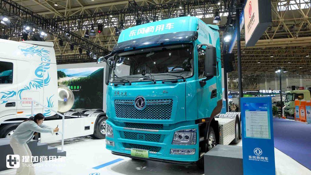2025 CCVS | Tianlong GX Intelligent Driving Model Stands Out, Hybrid & Megawatt Ultra-Fast Charging Debut! A Look at Dongfeng Commercial Vehicles’ Exhibition Lineup