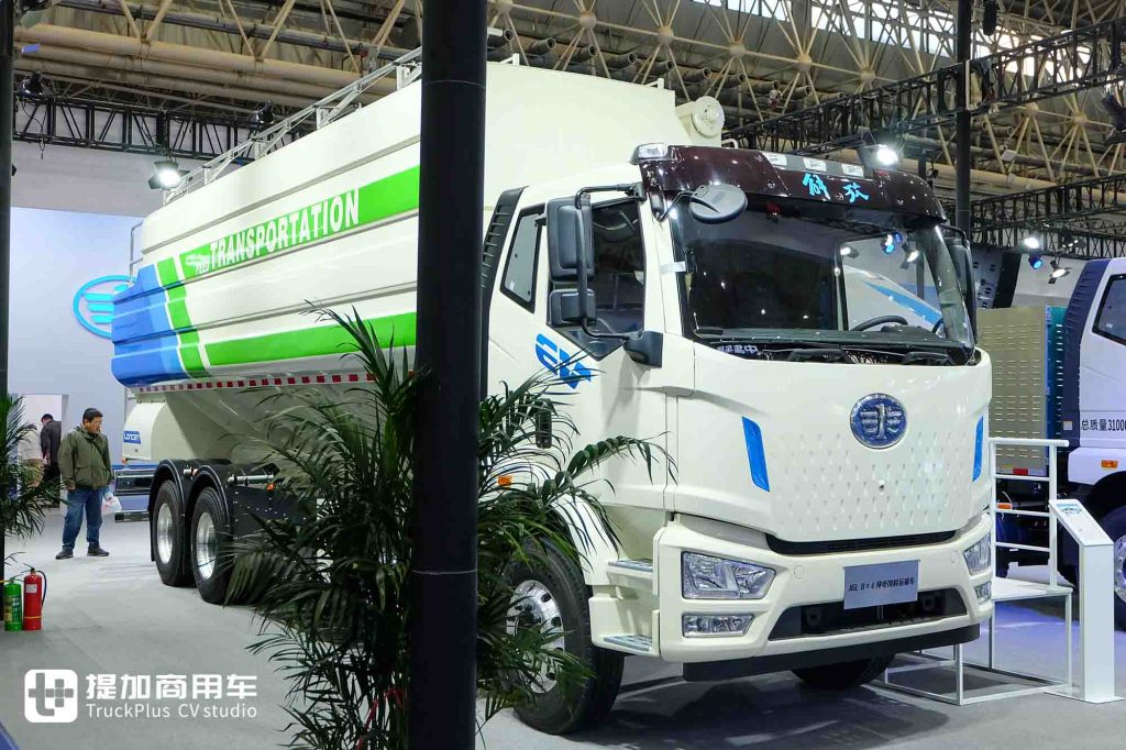 2025 CCVS | 5 New Energy Trucks Debut, Plus 30+ Cultural and Creative Products? Explore FAW trucks’ Booth