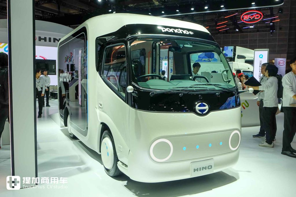 2025 Japan Mobility Show | Dakar Rally Truck & New-Generation Luxury Bus Debut, On-Site Photos of HINO’s Exhibits