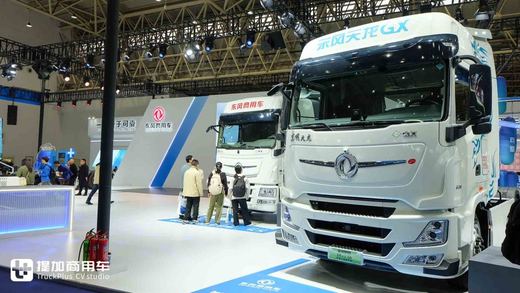 2025 CCVS | Tianlong GX Intelligent Driving Model Stands Out, Hybrid & Megawatt Ultra-Fast Charging Debut! A Look at Dongfeng Commercial Vehicles’ Exhibition Lineup