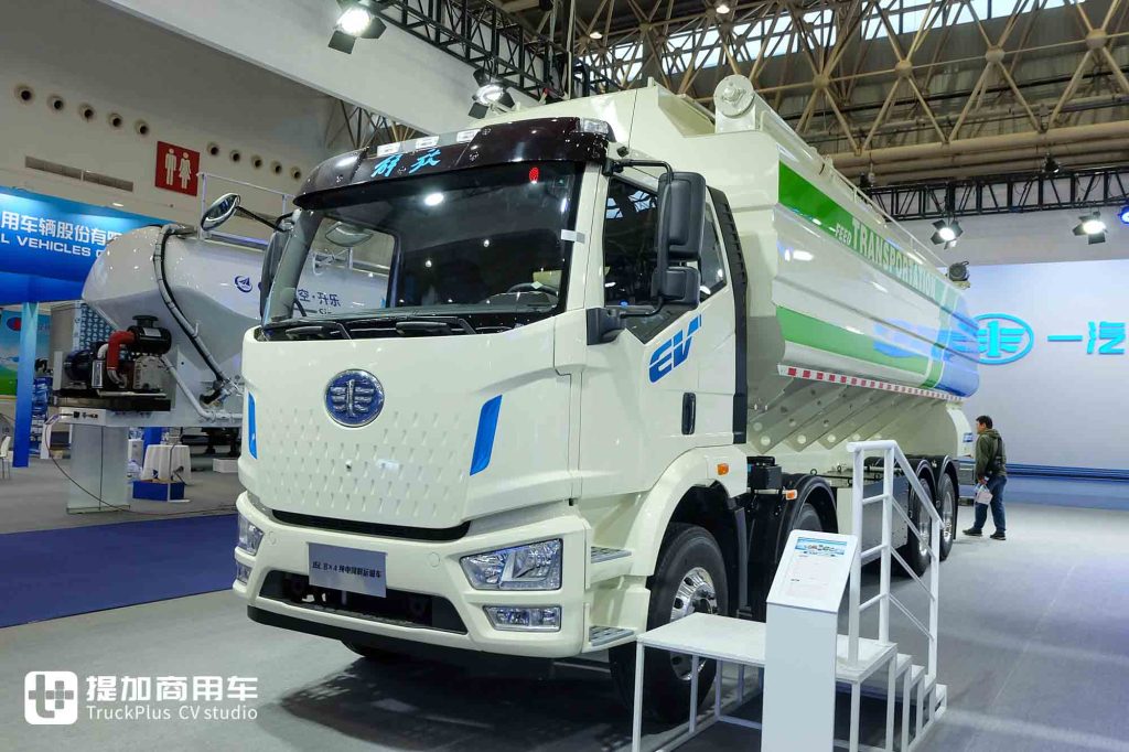 2025 CCVS | 5 New Energy Trucks Debut, Plus 30+ Cultural and Creative Products? Explore FAW trucks’ Booth