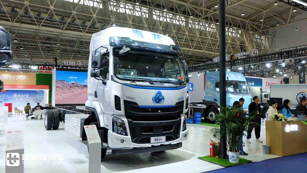 2025 CCVS | 50% New Energy! Chenglong HK, H7 Pro High-End Models Debut, A Look at Dongfeng Liuzhou Motor Chenglong’s Exhibits