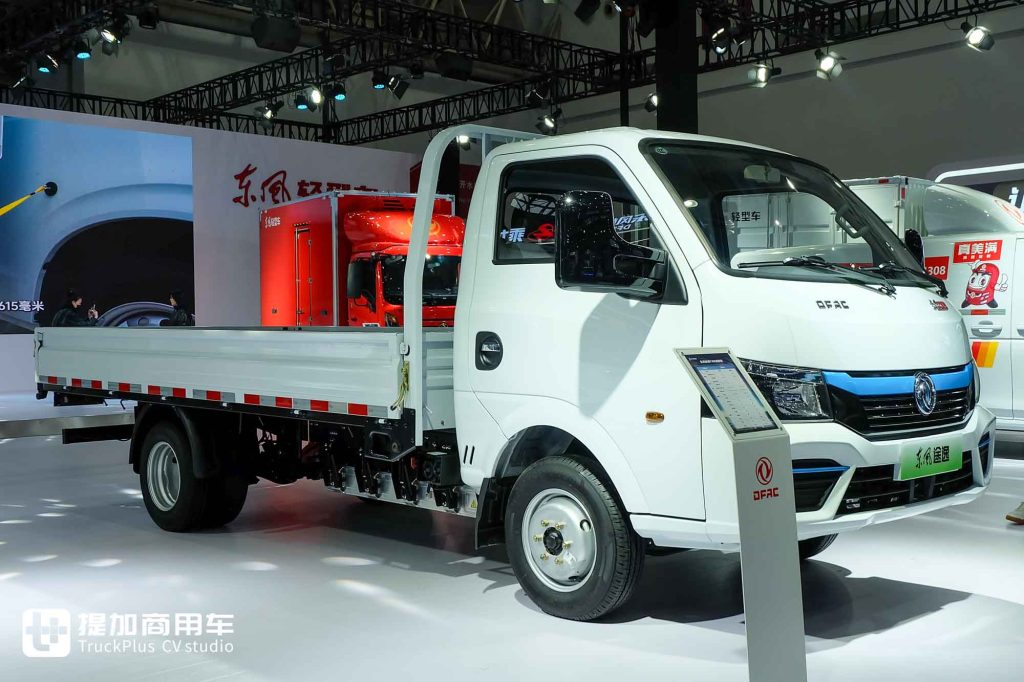 2025 CCVS | "Qiankun" High-End Brand Debuts! Powerful Pure Electric Product Matrix – A Look at Dongfeng Light Vehicles’ Exhibits