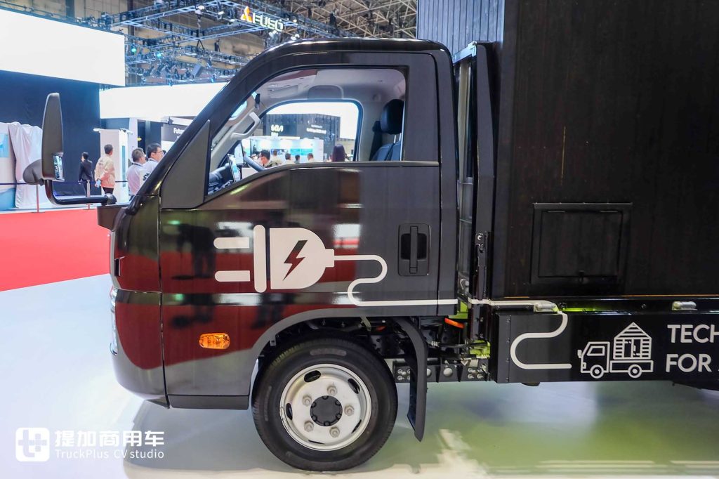 Suitable for Both Commercial and Family Use, Turning Radius Less Than 5 Meters! How Powerful Is BYD T35 Pure Electric Light Truck Making Its Global Debut in Japan?