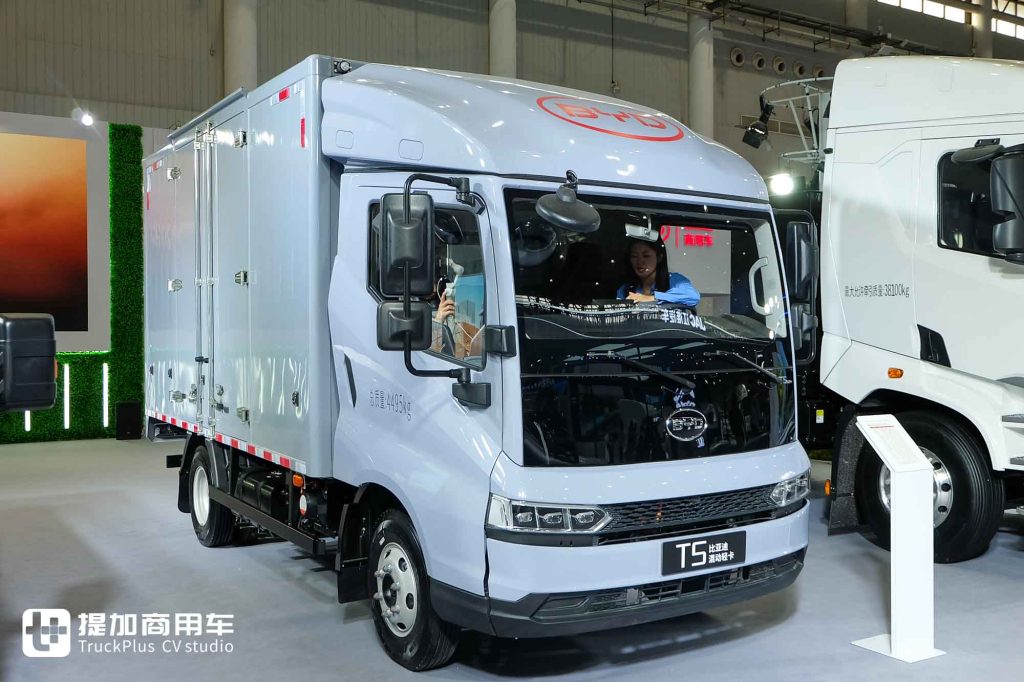 2025 CCVS | T4 Pure Electric Coupe Truck & C11 Pure Electric Tourist Bus Debut! A Look at BYD Commercial Vehicles’ Exhibits