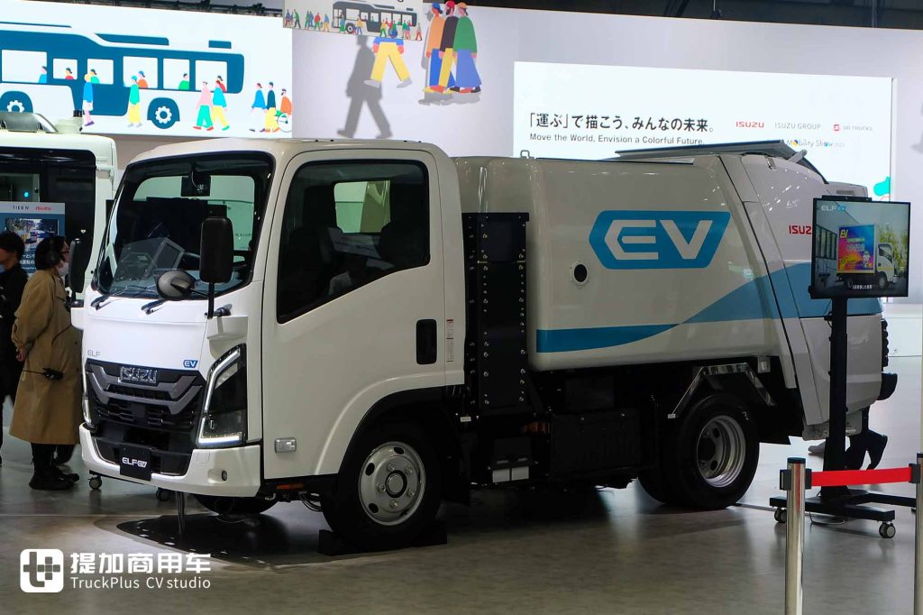 2025 Japan Mobility Show | New Giga Debuts, UD Trucks Models Stand Out, On-Site Photos of ISUZU Group’s Exhibits