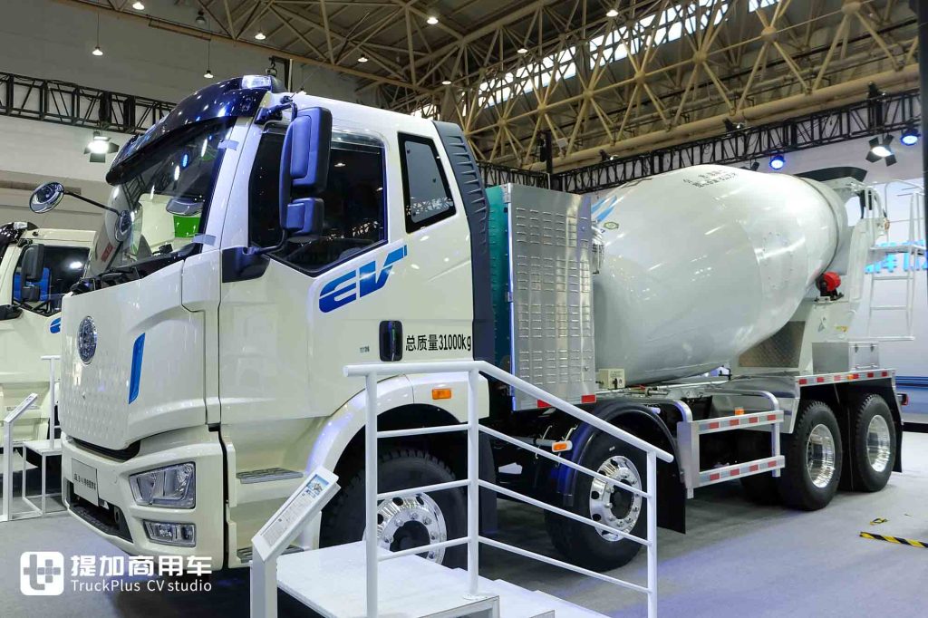 2025 CCVS | 5 New Energy Trucks Debut, Plus 30+ Cultural and Creative Products? Explore FAW trucks’ Booth