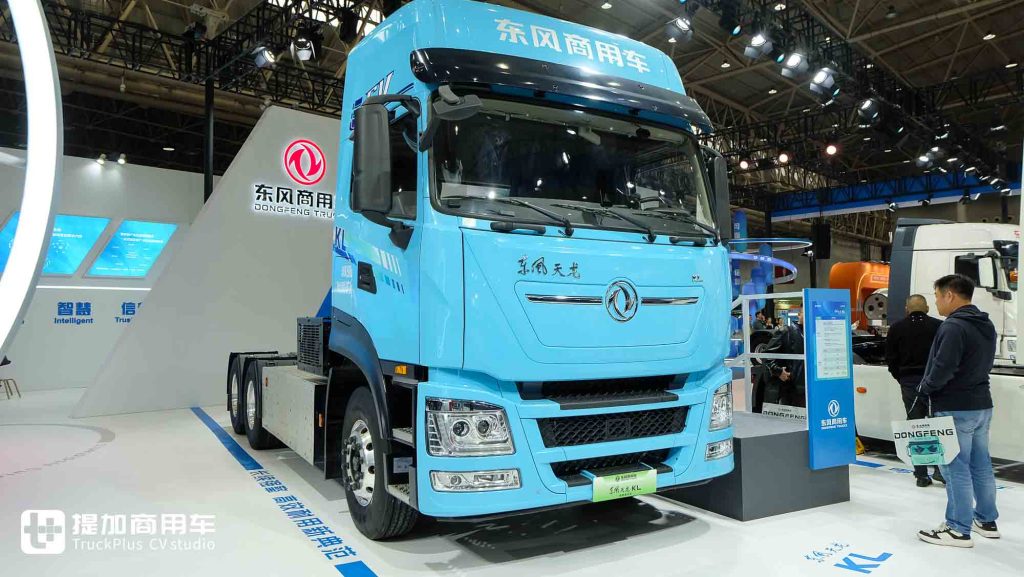 2025 CCVS | Tianlong GX Intelligent Driving Model Stands Out, Hybrid & Megawatt Ultra-Fast Charging Debut! A Look at Dongfeng Commercial Vehicles’ Exhibition Lineup