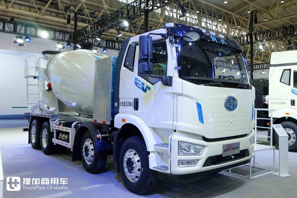 2025 CCVS | 5 New Energy Trucks Debut, Plus 30+ Cultural and Creative Products? Explore FAW trucks’ Booth