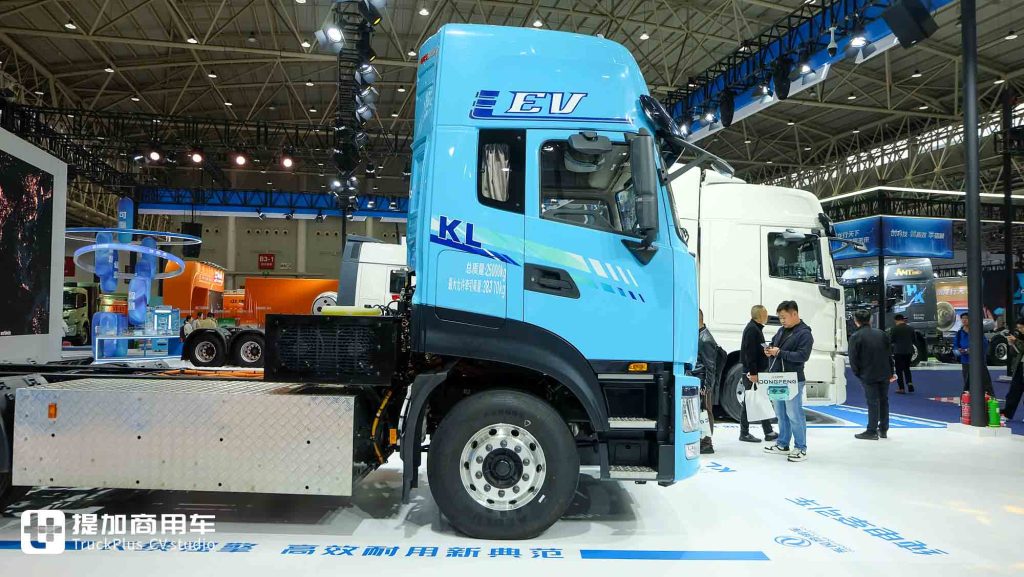 2025 CCVS | Tianlong GX Intelligent Driving Model Stands Out, Hybrid & Megawatt Ultra-Fast Charging Debut! A Look at Dongfeng Commercial Vehicles’ Exhibition Lineup