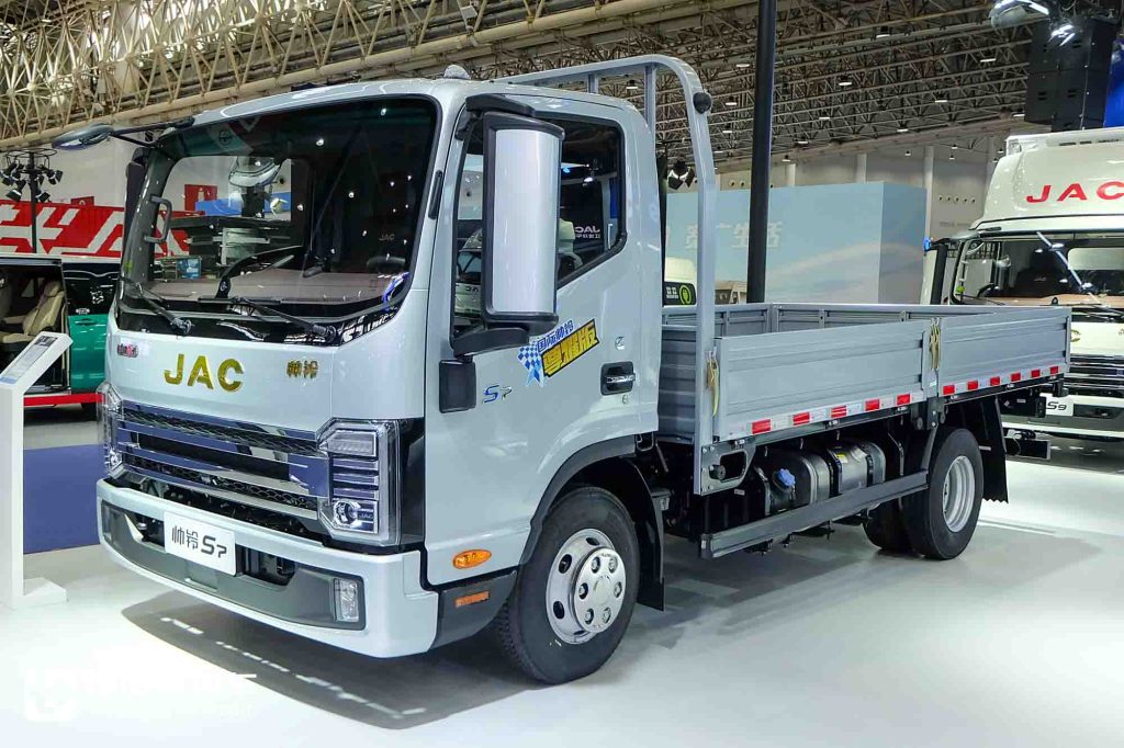 2025 CCVS | Kunpeng ET9, a "New Species" of Light Truck, Makes Its Debut! Is There Much to Expect from the Combination of Pickup Trucks and Agricultural Spraying Drones? A Close Look at JAC Commercial Vehicle's Exhibits