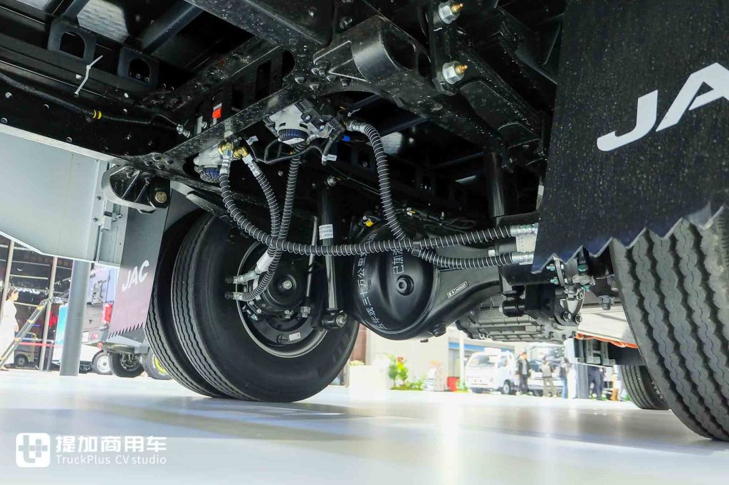 Subverting Traditional New Energy Light Trucks! What Makes JAC Trucks Kunpeng ET9 Stand Out with Its Low - Drag Wedge - Shaped Body and Spacious Cab?