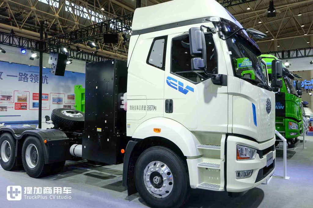 2025 CCVS | 5 New Energy Trucks Debut, Plus 30+ Cultural and Creative Products? Explore FAW trucks’ Booth