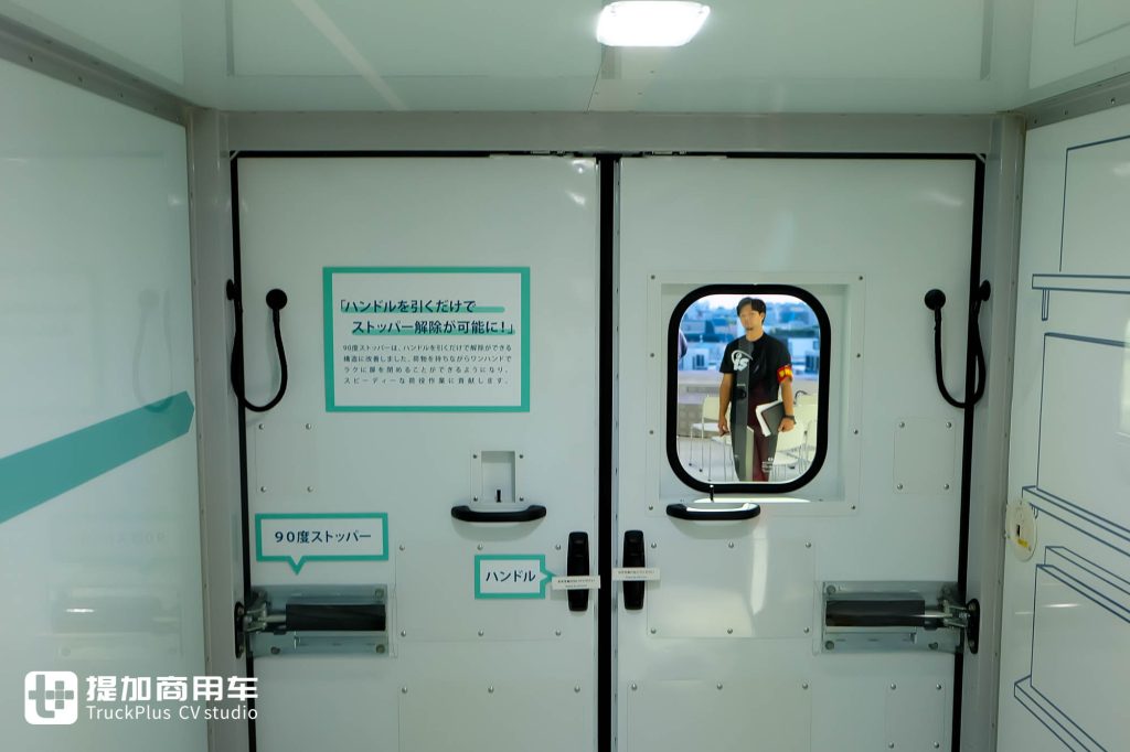 2025 Japan Mobility Show | Dakar Rally Truck & New-Generation Luxury Bus Debut, On-Site Photos of HINO’s Exhibits