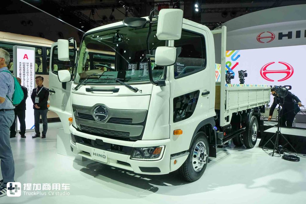 2025 Japan Mobility Show | Dakar Rally Truck & New-Generation Luxury Bus Debut, On-Site Photos of HINO’s Exhibits