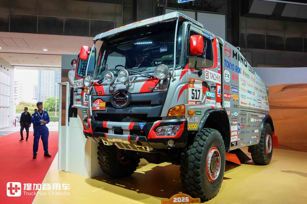 2025 Japan Mobility Show | Dakar Rally Truck & New-Generation Luxury Bus Debut, On-Site Photos of HINO’s Exhibits
