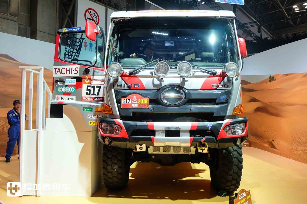 2025 Japan Mobility Show | Dakar Rally Truck & New-Generation Luxury Bus Debut, On-Site Photos of HINO’s Exhibits