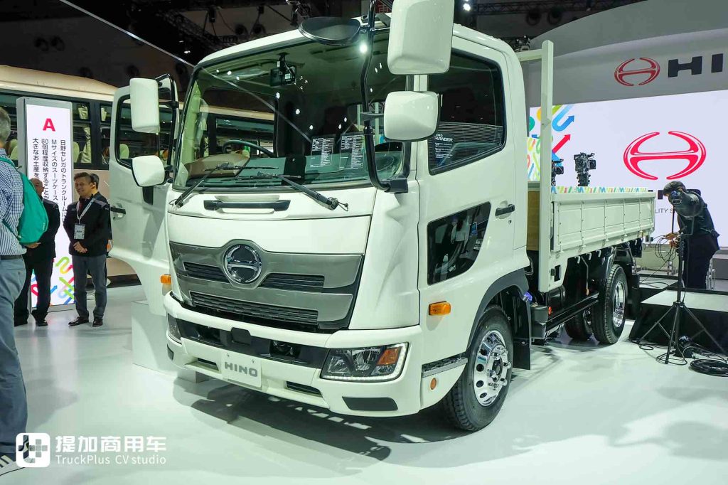 2025 Japan Mobility Show | Dakar Rally Truck & New-Generation Luxury Bus Debut, On-Site Photos of HINO’s Exhibits