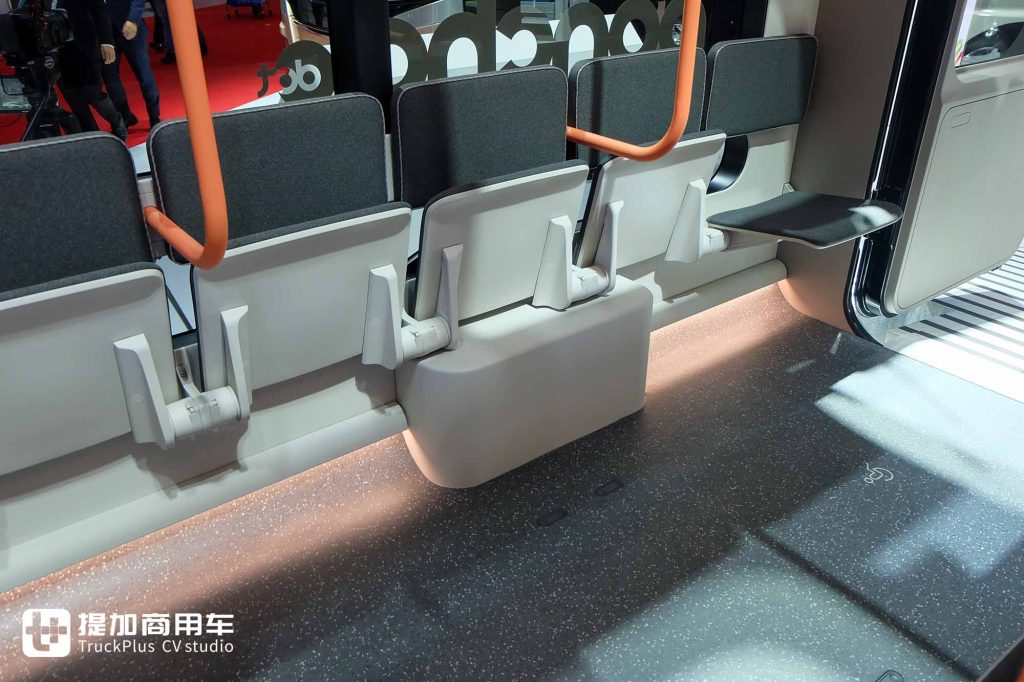 2025 Japan Mobility Show | Dakar Rally Truck & New-Generation Luxury Bus Debut, On-Site Photos of HINO’s Exhibits