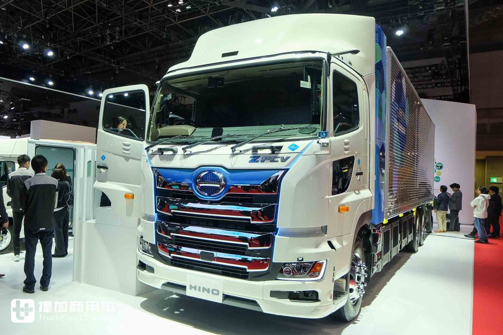 2025 Japan Mobility Show | Dakar Rally Truck & New-Generation Luxury Bus Debut, On-Site Photos of HINO’s Exhibits